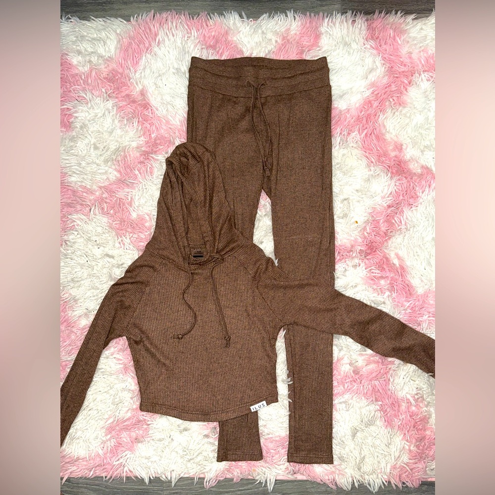 Ilus label Lounge Cropped Hoodie & Joggers Set